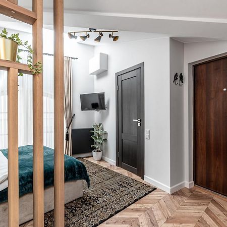 Sun Lighted Cathedral Square Studio Apartment Vilnius Exterior photo