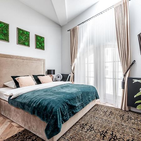 Sun Lighted Cathedral Square Studio Apartment Vilnius Exterior photo