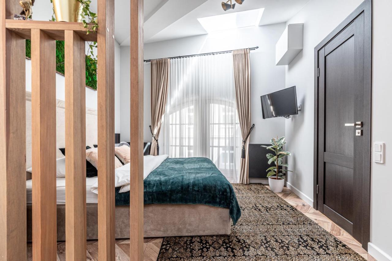 Sun Lighted Cathedral Square Studio Apartment Vilnius Exterior photo