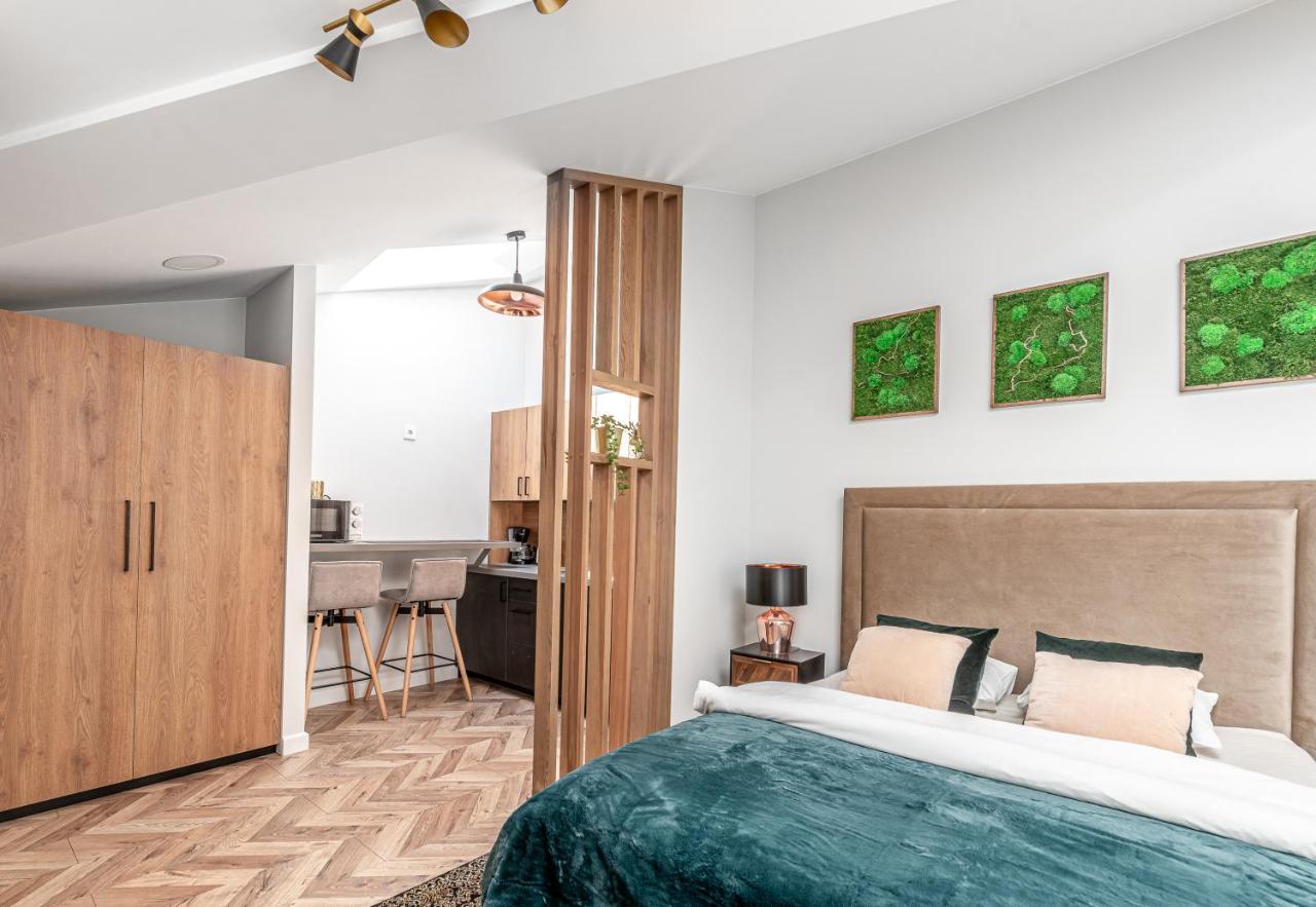 Sun Lighted Cathedral Square Studio Apartment Vilnius Exterior photo