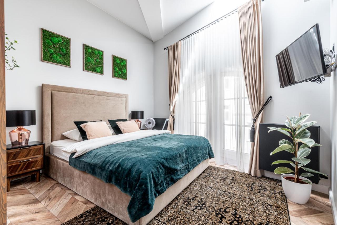 Sun Lighted Cathedral Square Studio Apartment Vilnius Exterior photo