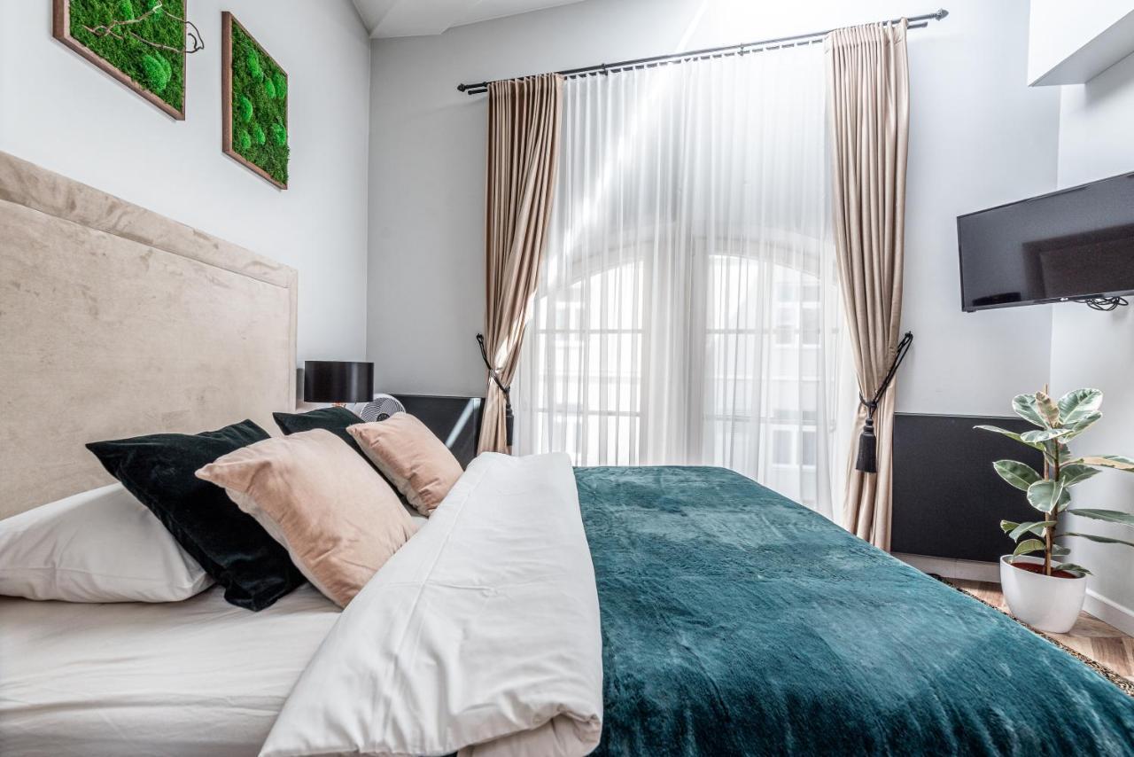 Sun Lighted Cathedral Square Studio Apartment Vilnius Exterior photo